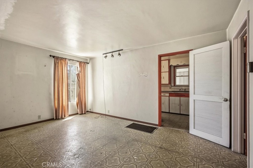 249 N 10th