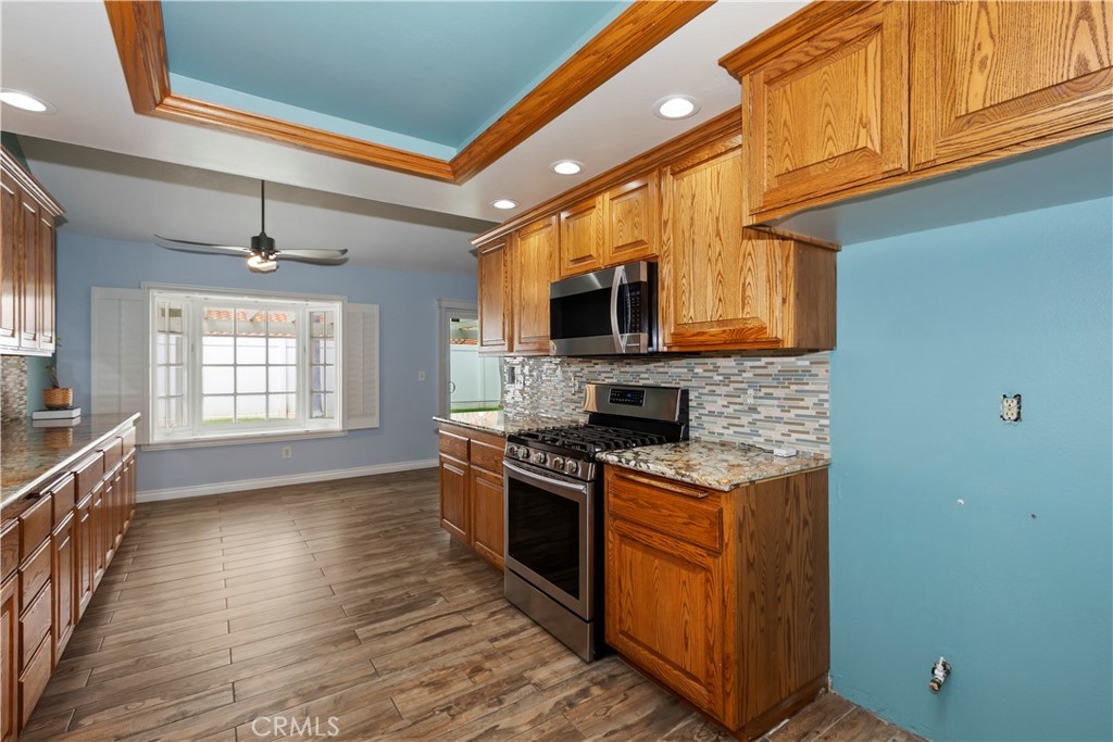 2720 Lexington