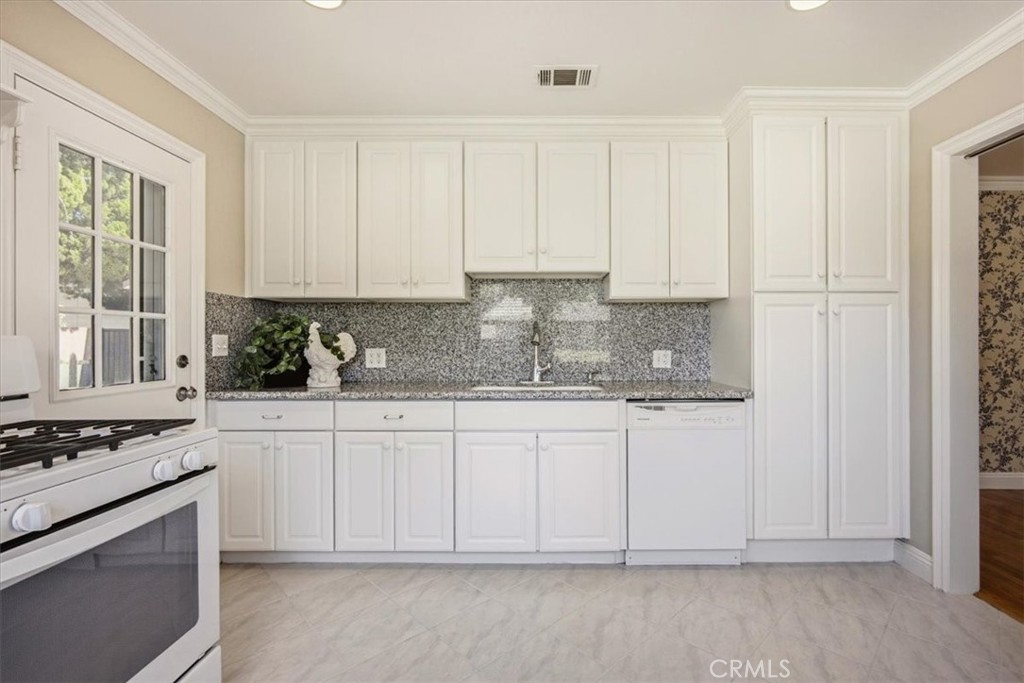 808 E Lemon
