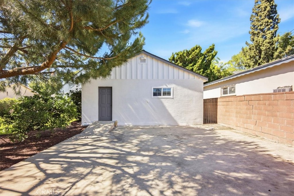 808 E Lemon