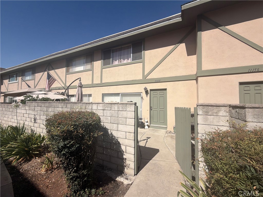 1115 W Francis F