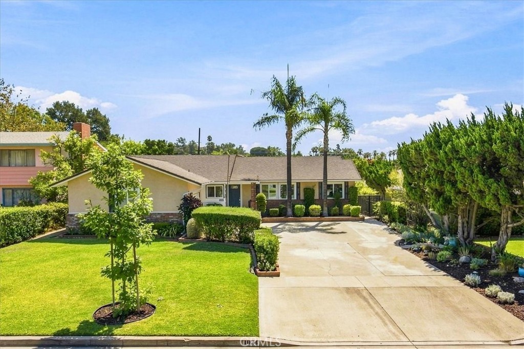 1034 N Soldano