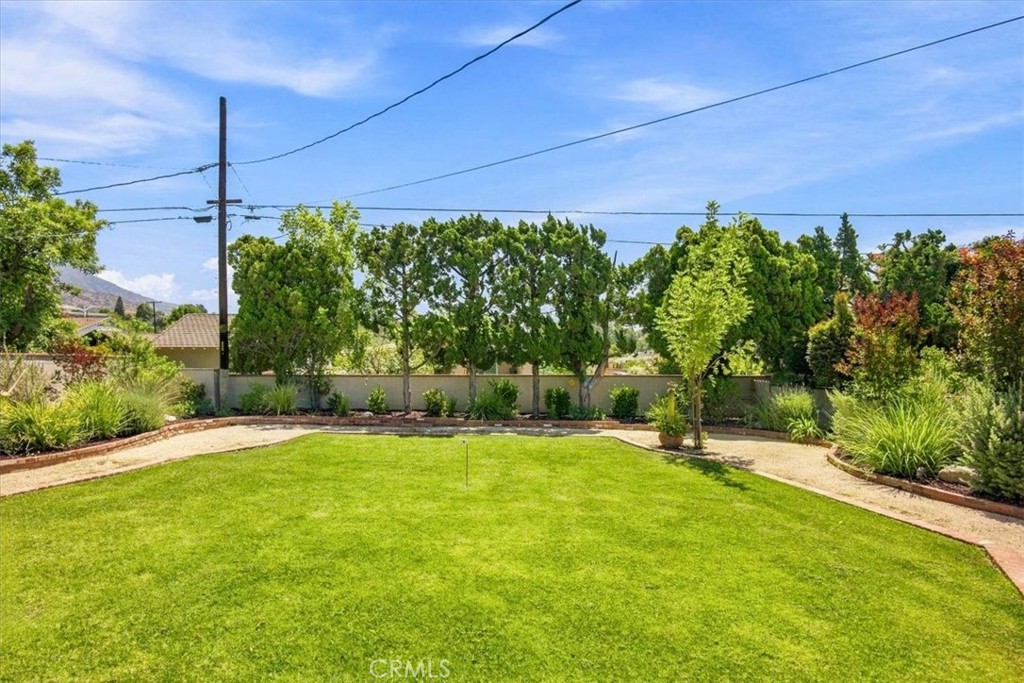 1034 N Soldano