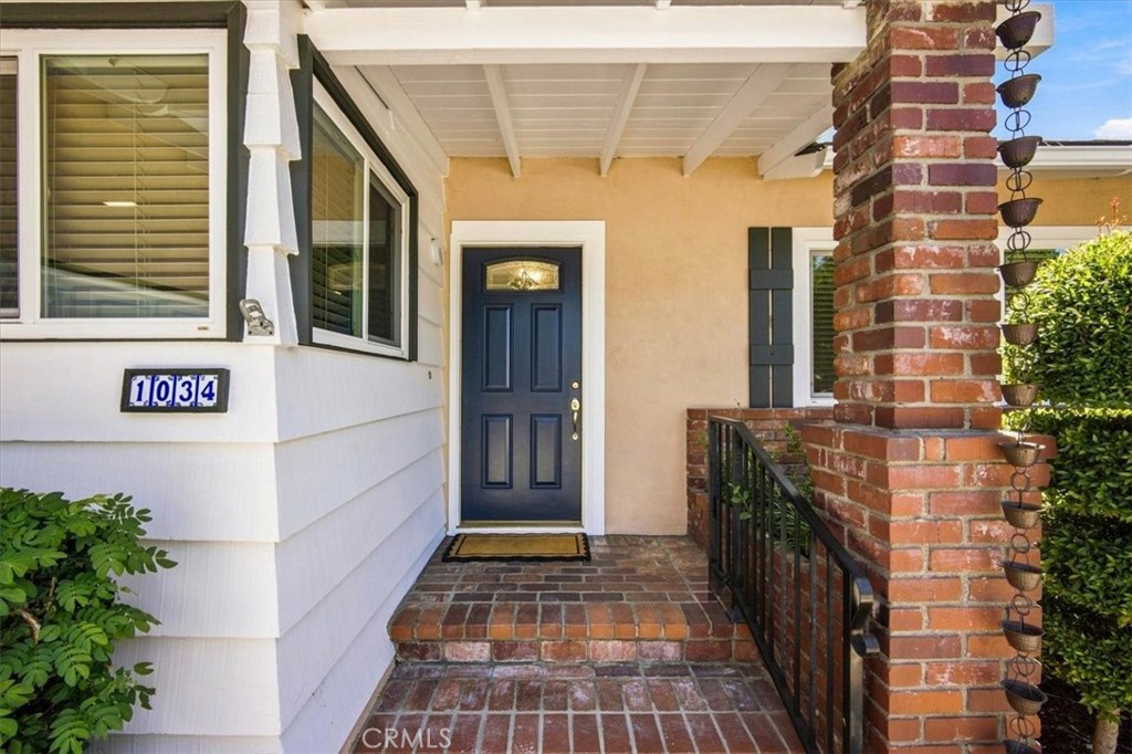 1034 N Soldano