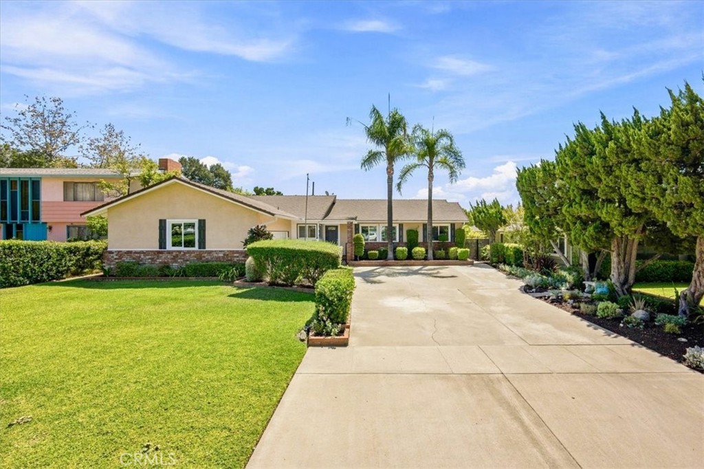 1034 N Soldano