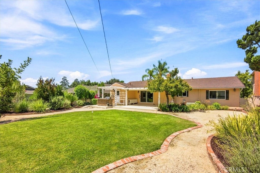 1034 N Soldano
