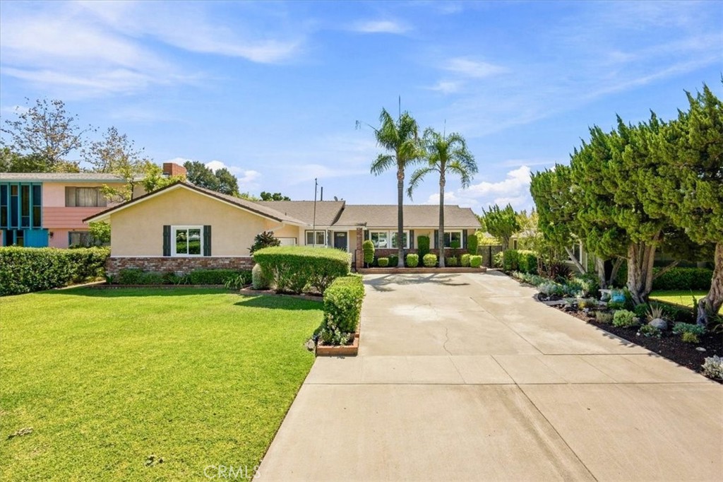 1034 N Soldano