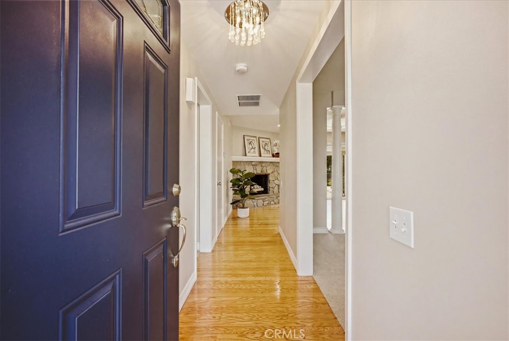 1034 N Soldano
