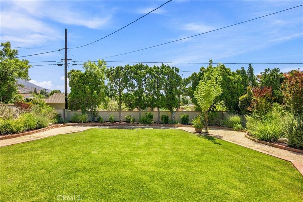 1034 N Soldano
