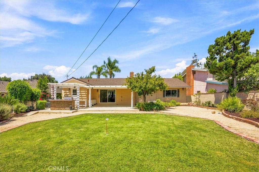 1034 N Soldano