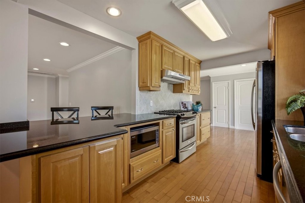 1175 Valley View