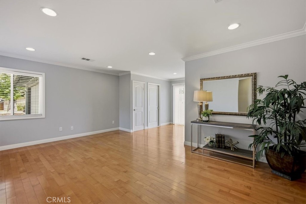 1175 Valley View