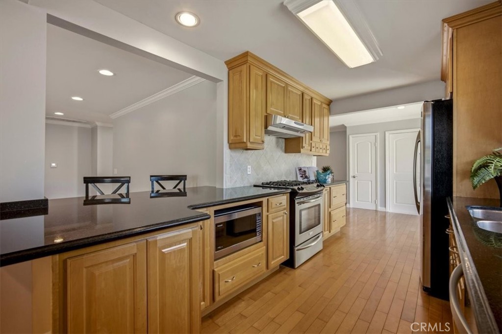 1175 Valley View