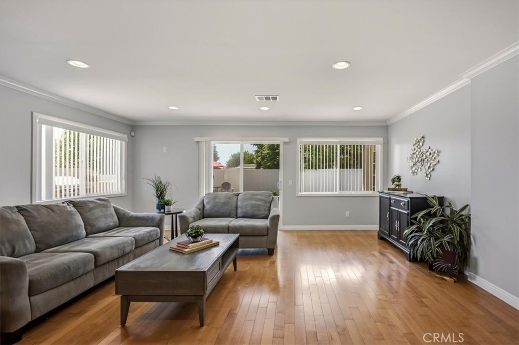 1175 Valley View