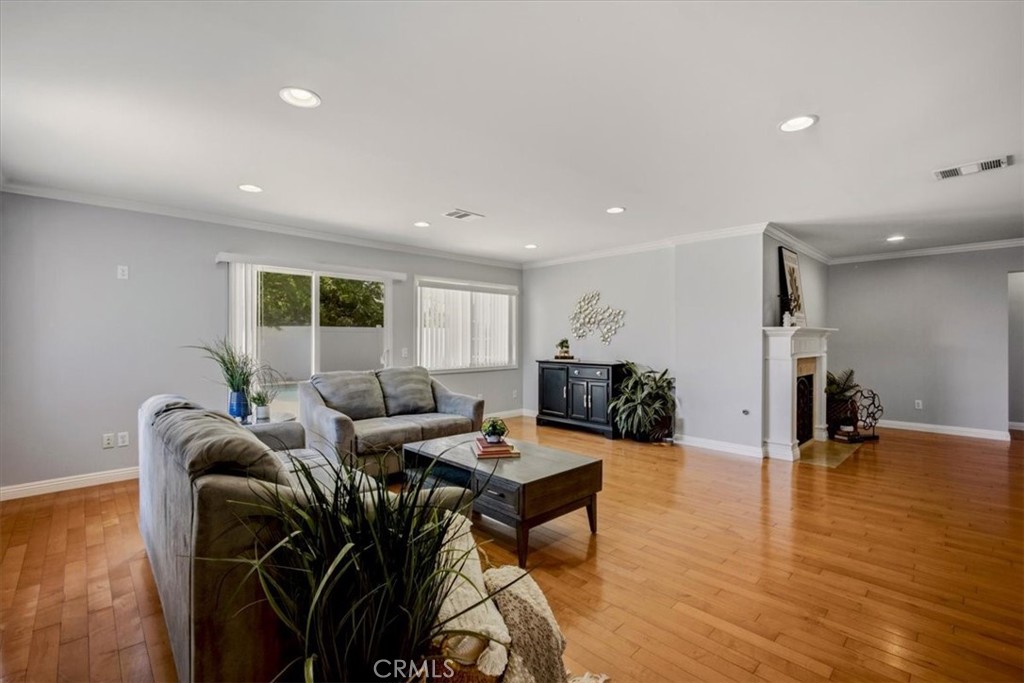 1175 Valley View