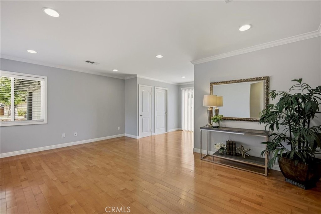 1175 Valley View