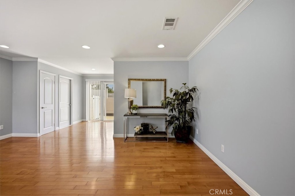 1175 Valley View
