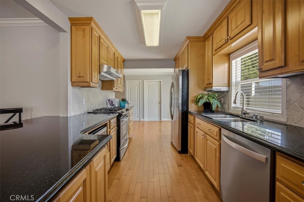 1175 Valley View