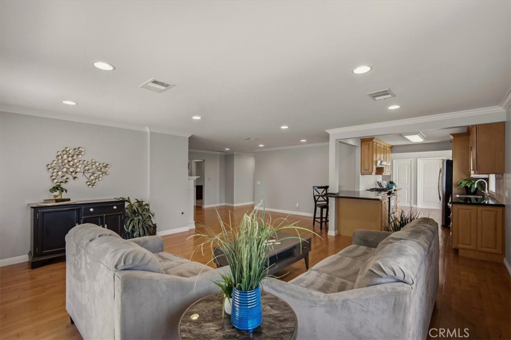 1175 Valley View