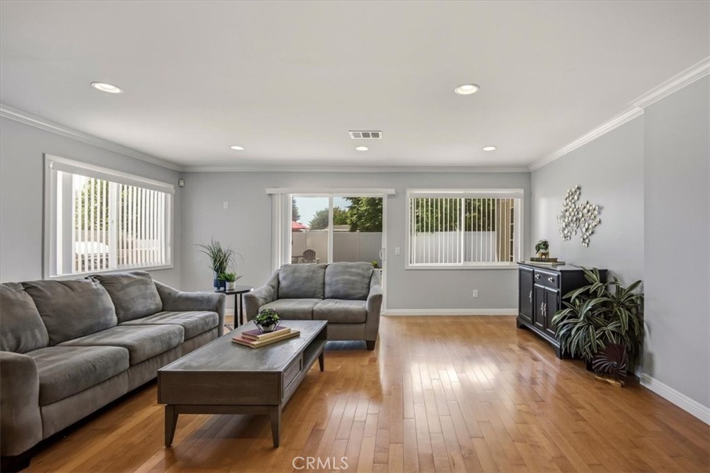 1175 Valley View
