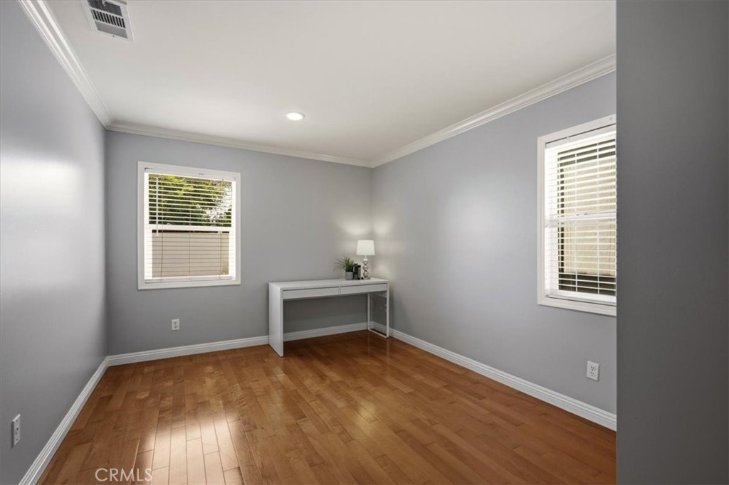 1175 Valley View