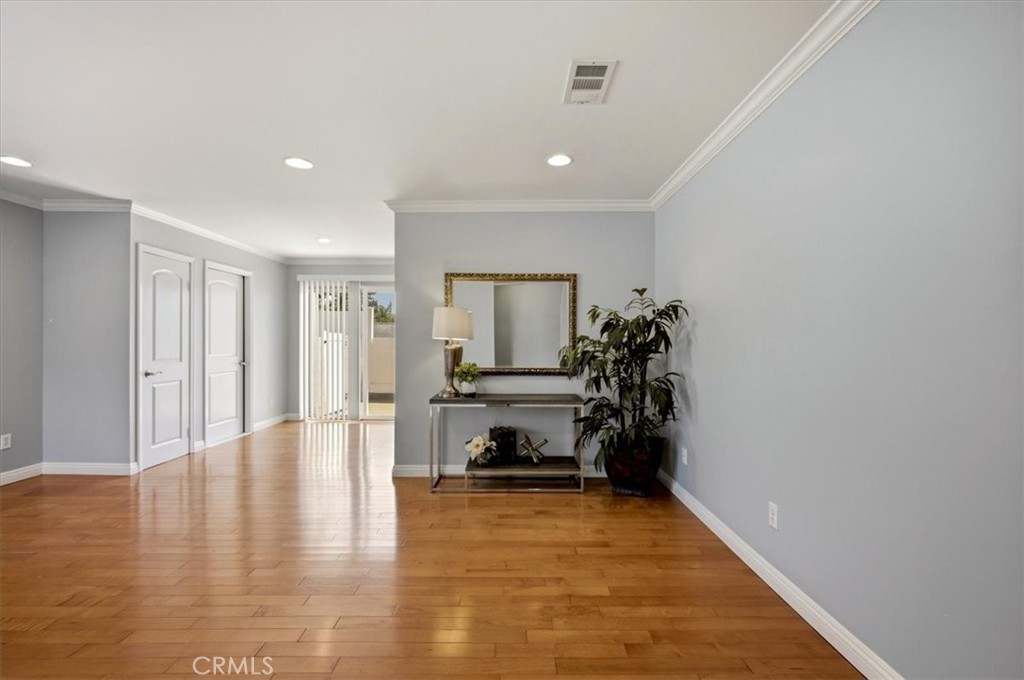 1175 Valley View
