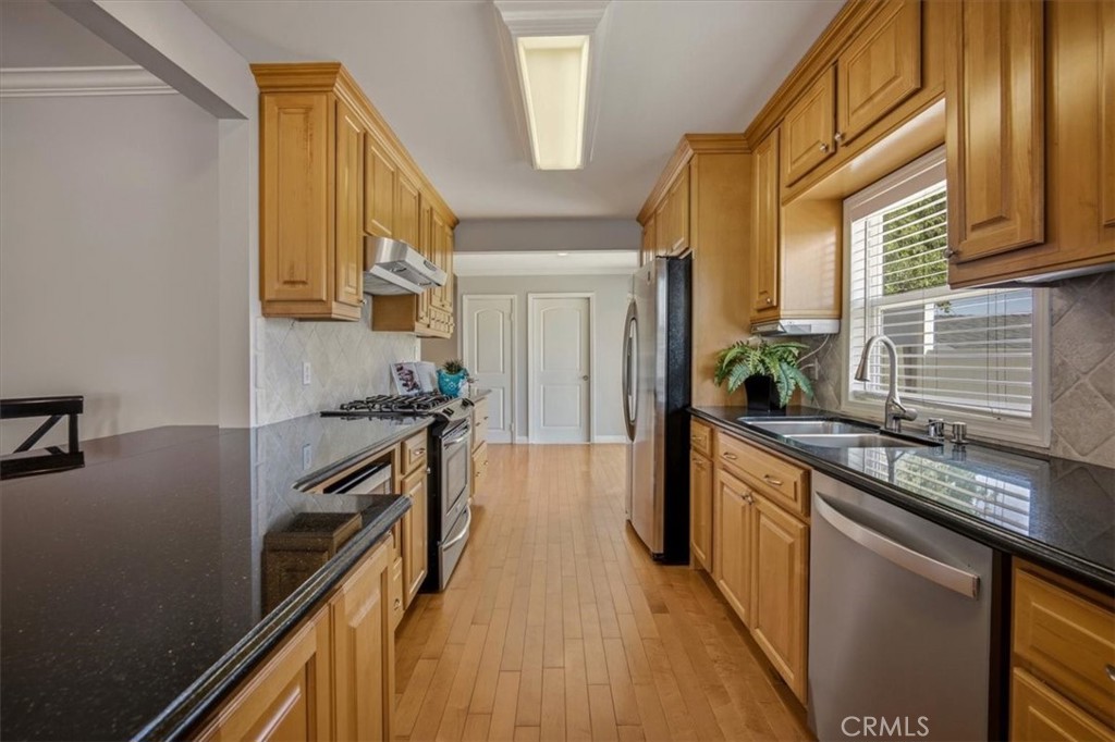 1175 Valley View