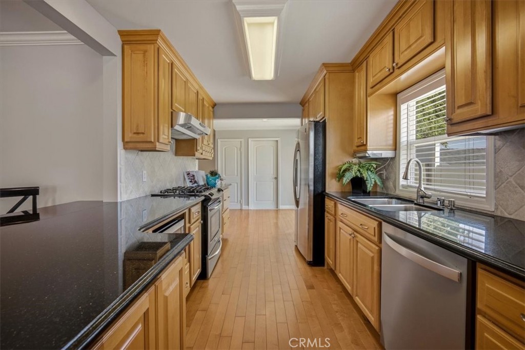 1175 Valley View