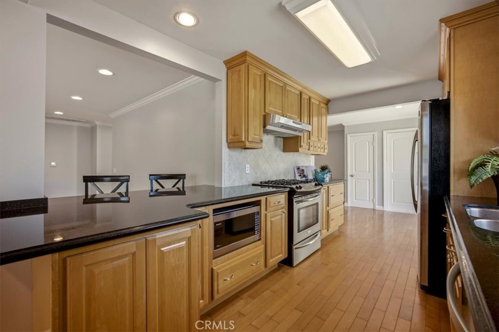 1175 Valley View