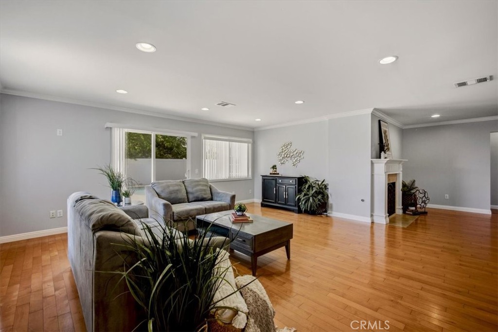 1175 Valley View