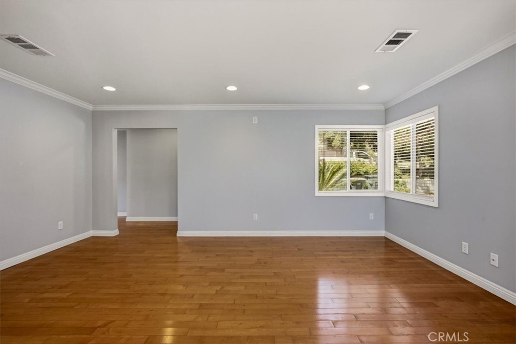 1175 Valley View