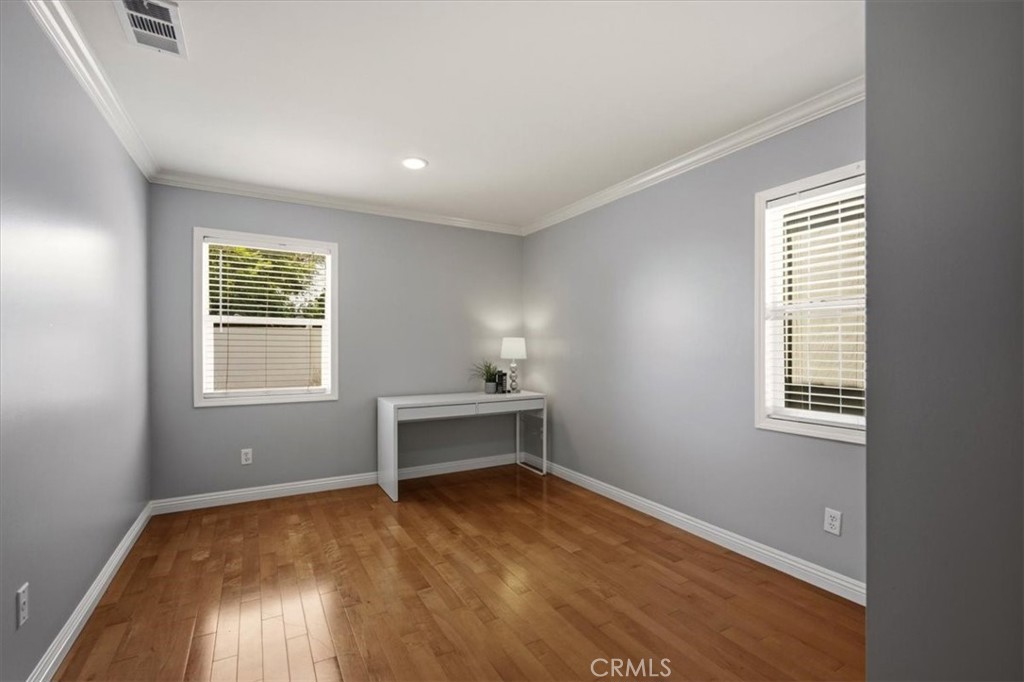 1175 Valley View