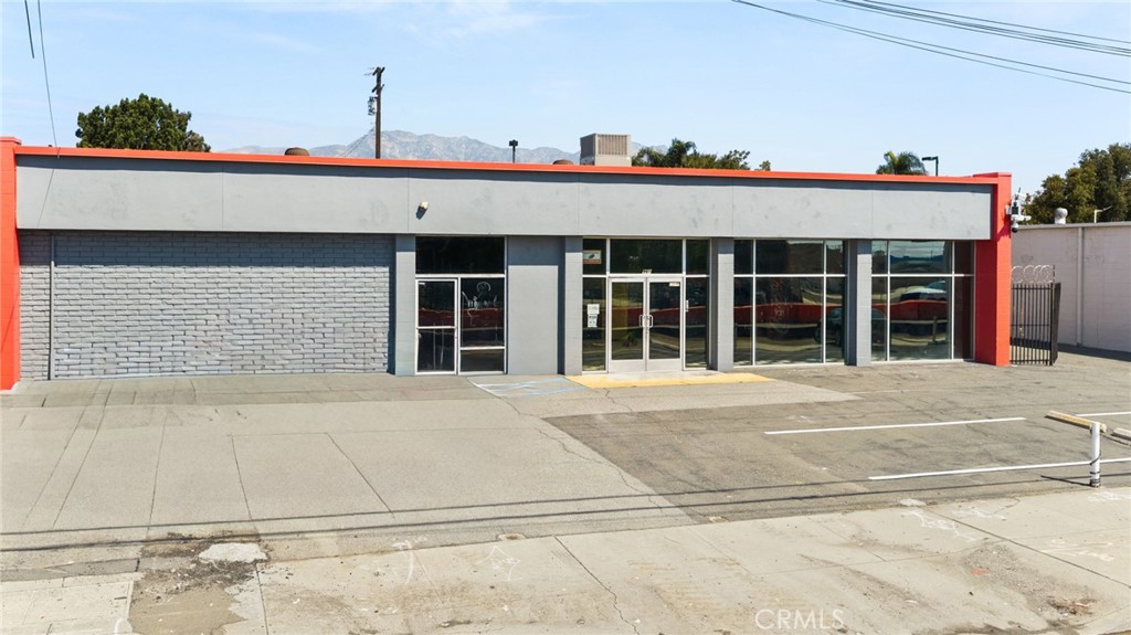 960 West Holt Blvd