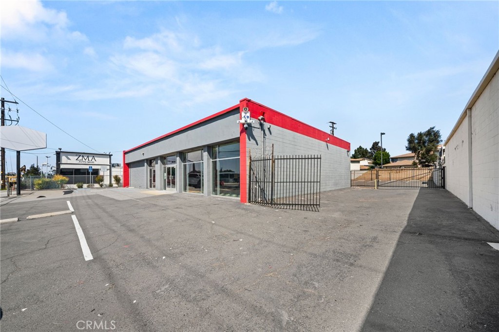 960 West Holt Blvd