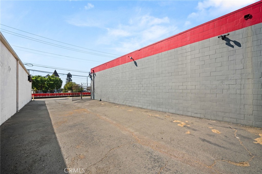 960 West Holt Blvd