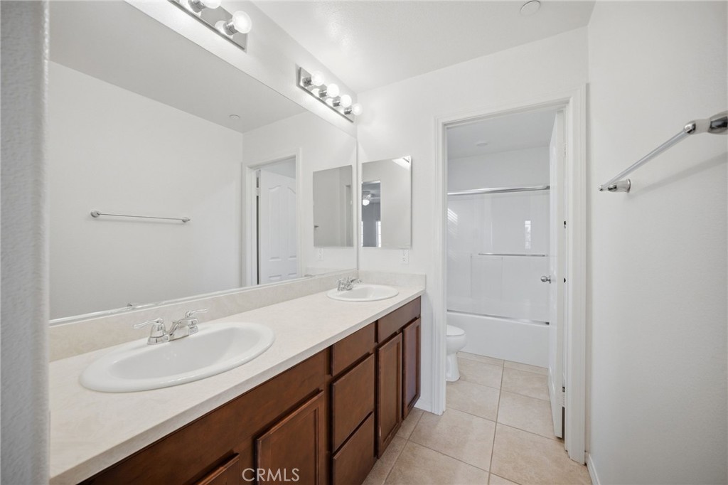 3695 Bur Oak