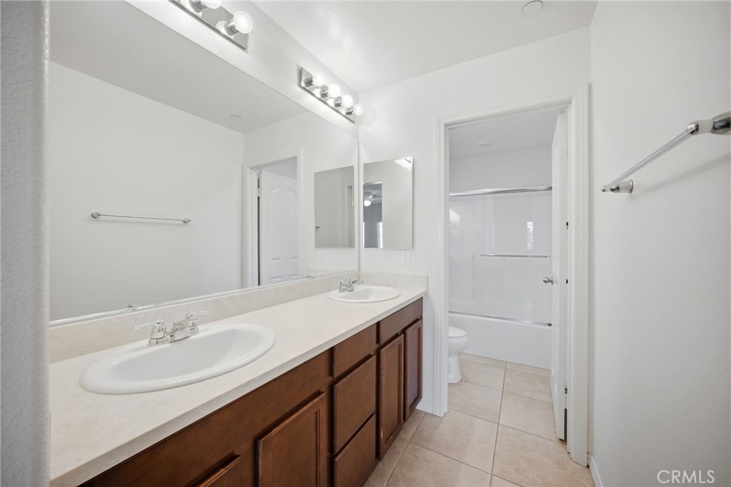 3695 Bur Oak