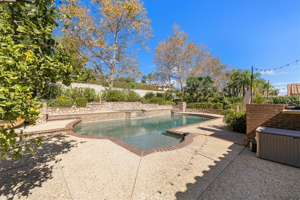 11044 Stone River