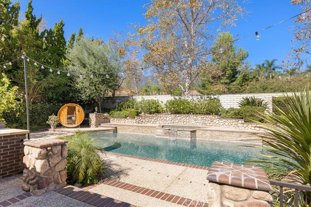 11044 Stone River