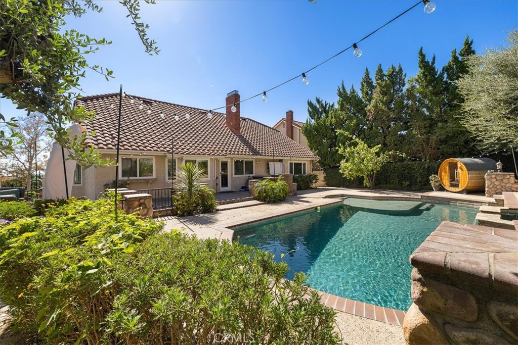 11044 Stone River