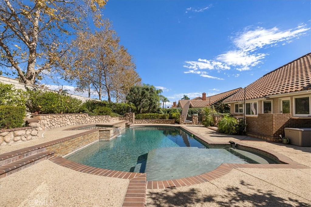 11044 Stone River