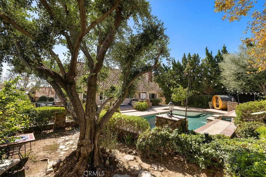 11044 Stone River