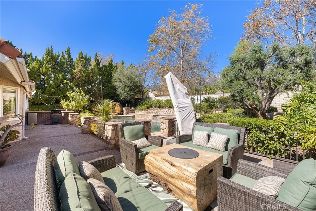 11044 Stone River
