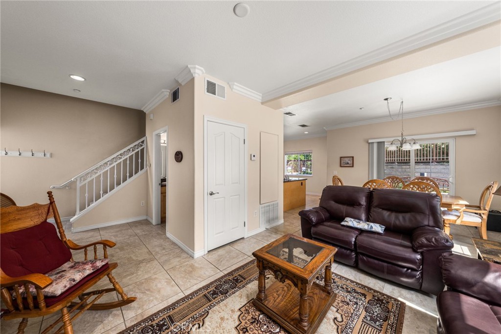 1200 E Highland Avenue 207