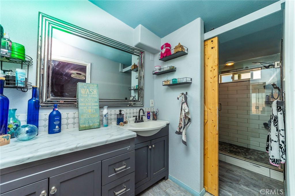 25333 Valley View