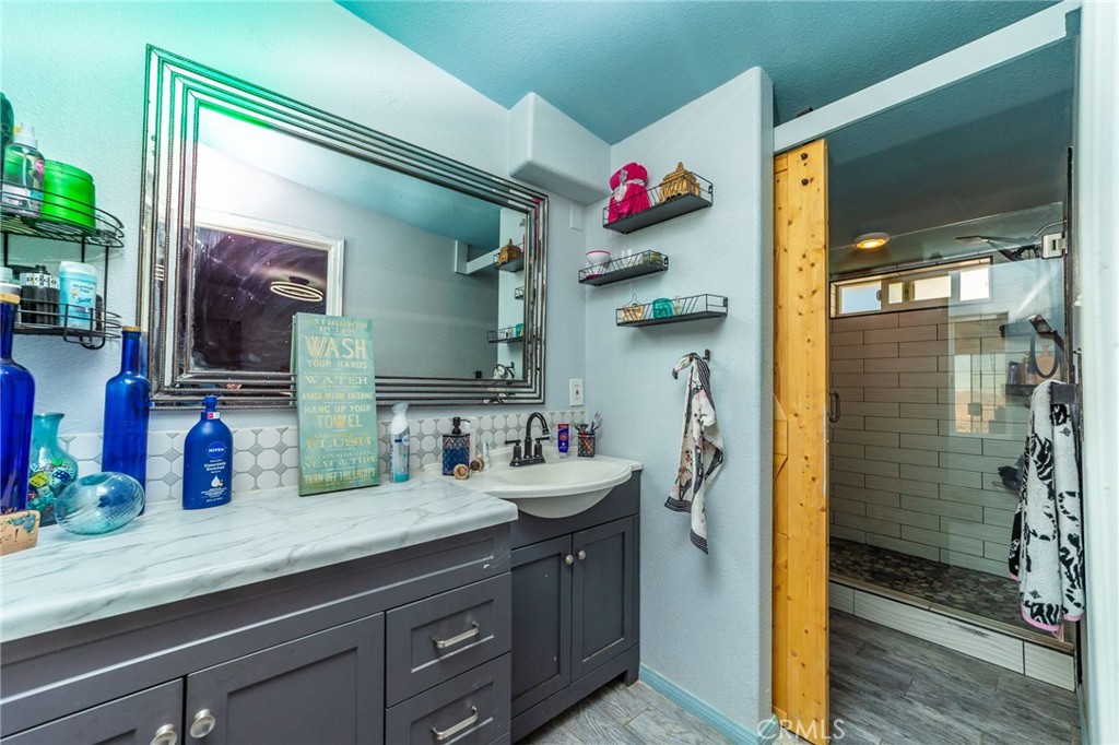 25333 Valley View