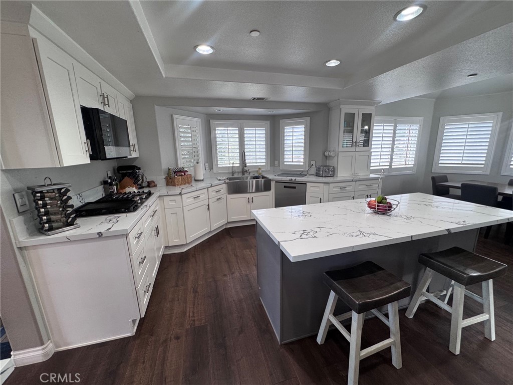 5260 Desert View Lane