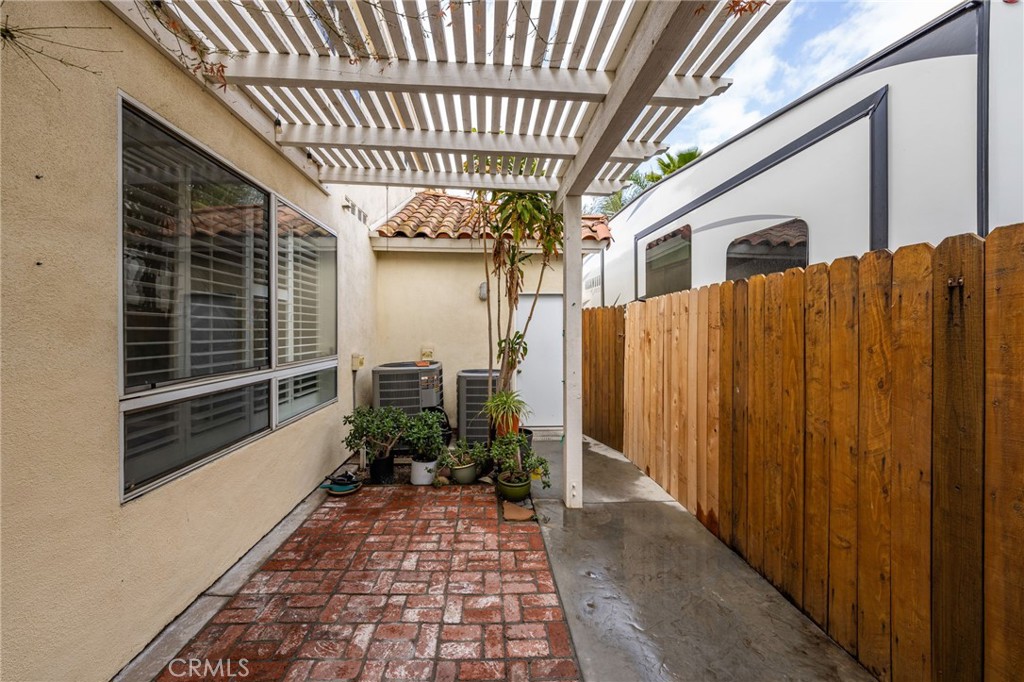 1015 La Salle Circle