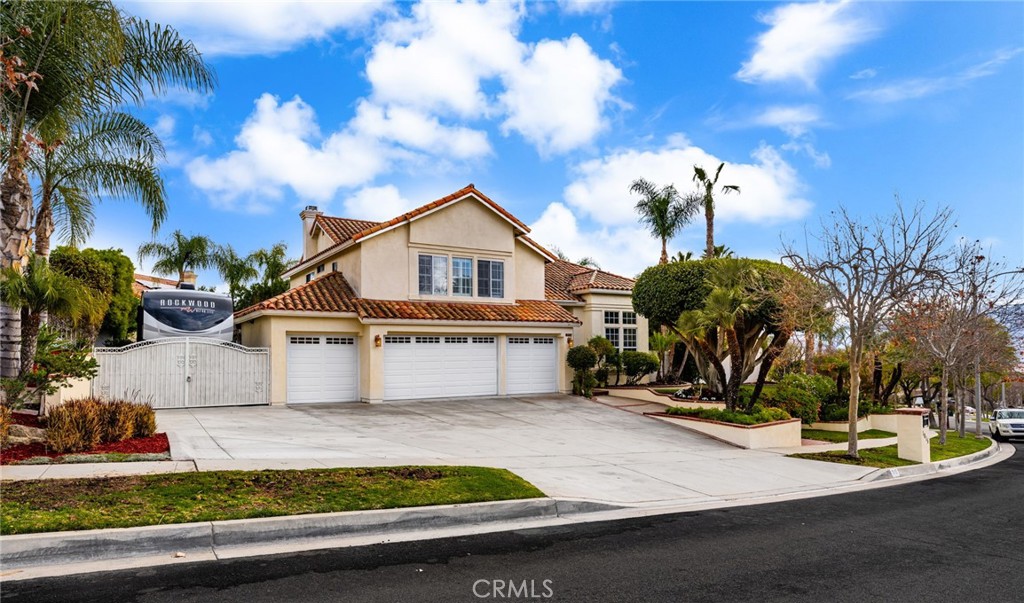 1015 La Salle Circle