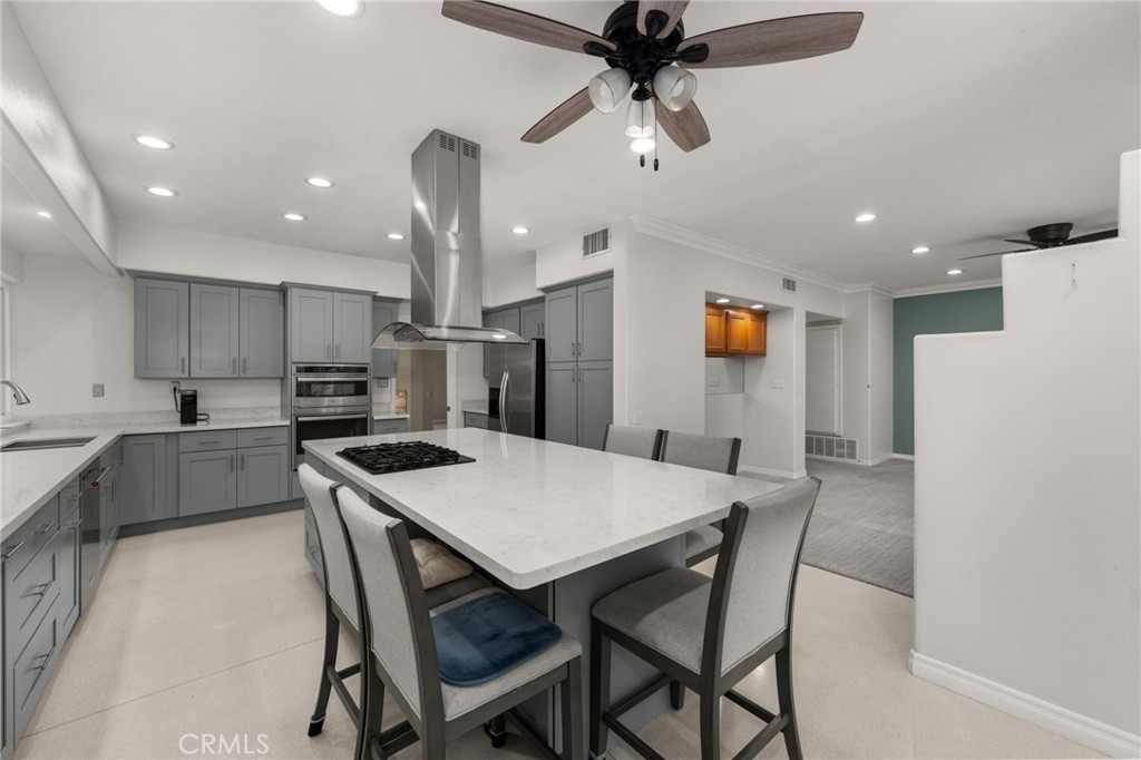 1015 La Salle Circle